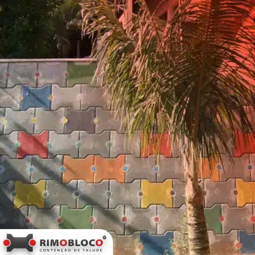 Aplicação de Muro de Arrimo com placas pré-moldadas em Francisco Morato